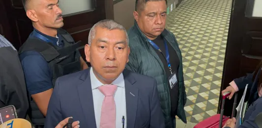 Curruchiche dice que le falló la memoria, al ser cuestionado por el diputado Román Castellanos