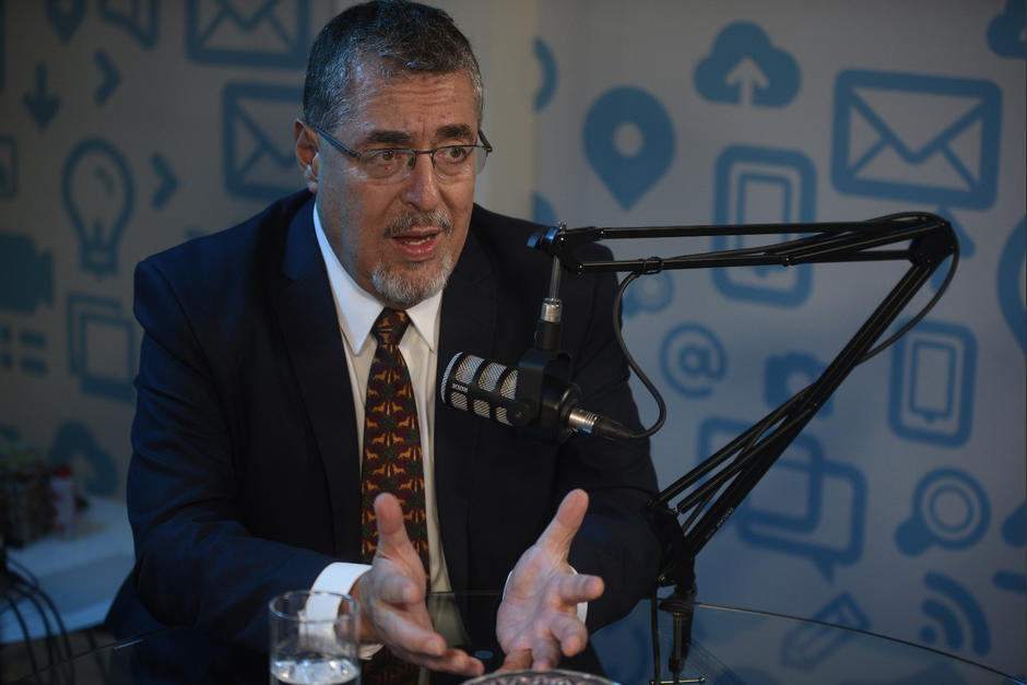 ¿Con qué figuras se reunió Bernardo Arévalo en los primeros meses de Gobierno?
